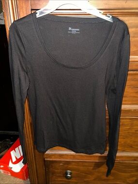No Boundaries Black Scoop-Neck Long Sleeve Tee